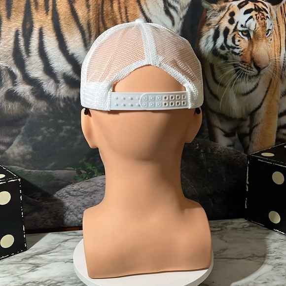 BRUCE LEE DJ TURNTABLE UNISEX TRUCKER HAT. - Picture 5 of 9